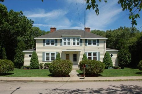 131 Bowling Ln, Westerly RI  02808-1101 exterior