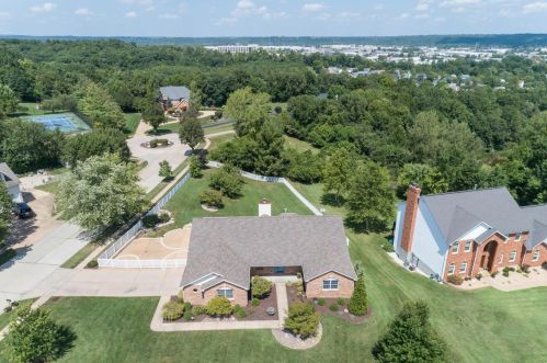 1800 Colina Tierra Ln, Fenton, MO 63026-6316