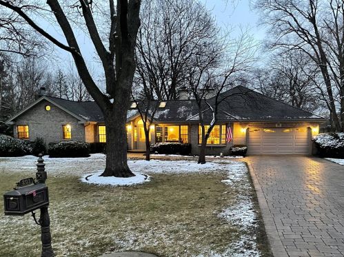 201 School Ln, Wheeling, IL 60070-2546