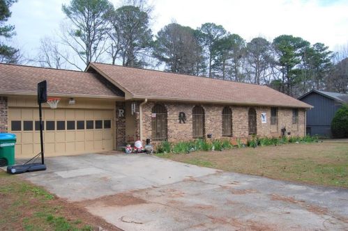 502 Midland Park Dr, Stone Mountain, GA 30087-2722