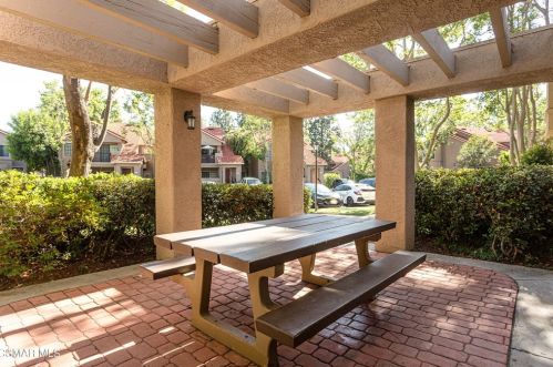 2335 Archwood Ln, Simi Valley CA  93063-6149 exterior