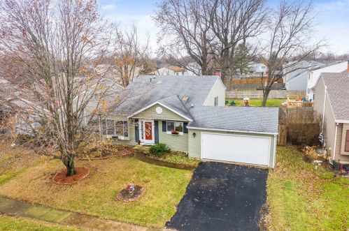 2635 Rolling Meadows Dr, Naperville, IL 60564-8515