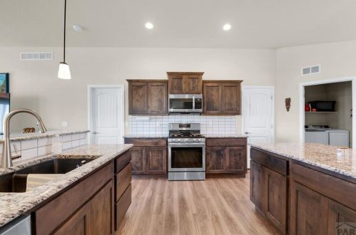 371 Desert Cove Dr, Pueblo CO  81007-2500 exterior