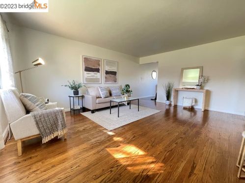 564 Annie Laurie St, Mountain View, CA 94043-2199