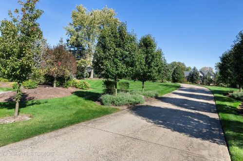 6403 Garfield Ave, Willowbrook IL  60527-5237 exterior