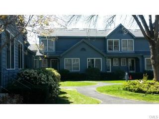 95 Fawn Ridge Ln, Norwalk, CT 06851-1138