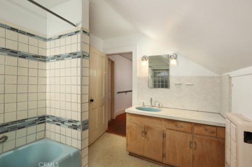 2473 Bywood Dr, Glendale CA  91206-4725 exterior