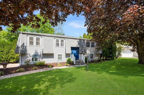 19 Sweet Hill Dr, Providence, RI 02919-2222
