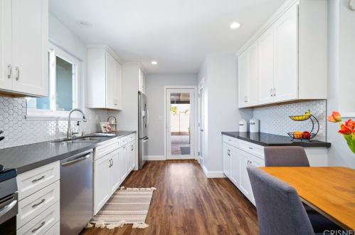 1530 Cochran St, Simi Valley, CA 93065-2047