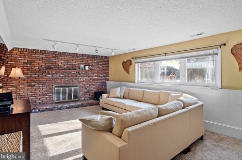 30 Maple Ave, Gloucester, NJ 08031-1250