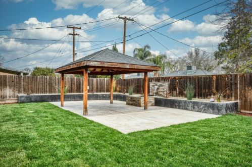 1824 College Ave, Modesto, CA 95350-3003