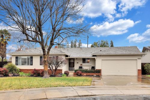 886 Bel Air Ct, Lodi, CA 95240-0928