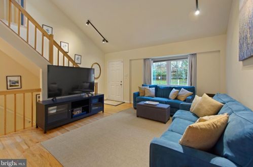 1653 Hugo Cir, Silver Spring MD  20906-5922 exterior