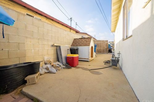 3210 134th Pl, Hawthorne CA  90250-6319 exterior