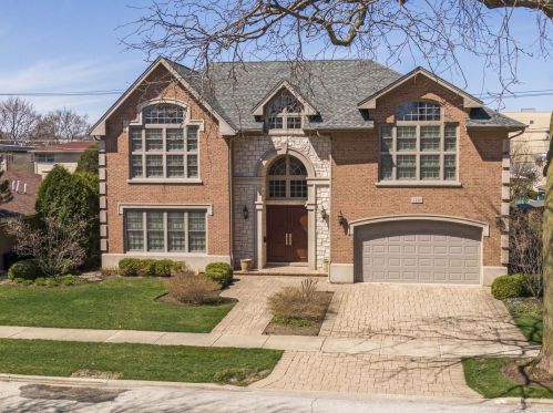 7118 Keeler Ave, Chicago, IL 60712-2320