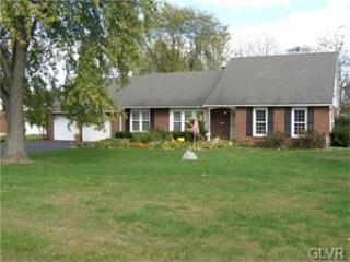 3332 Golf Course Rd, Allentown, PA 18104-8830