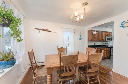 106 Pinegrove Ave, Warwick, RI 02889-8710