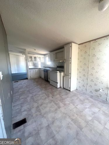 515 Davis St, Hiltonia, GA 30467-2330