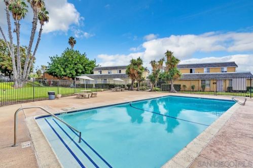 1211 Mariposa Ct, Vista CA  92084-3445 exterior