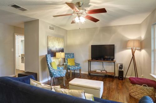 4633 Selkirk Dr, Fort Worth TX  76109-5243 exterior