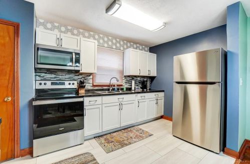 221 Parkwood Ave, Springfield OH  45506-2702 exterior