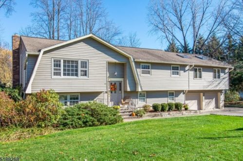 5 Lundy Ter, Kinnelon, NJ 07405-1925