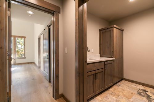 11102 Sitzmark Way, Truckee CA  96161-6131 exterior