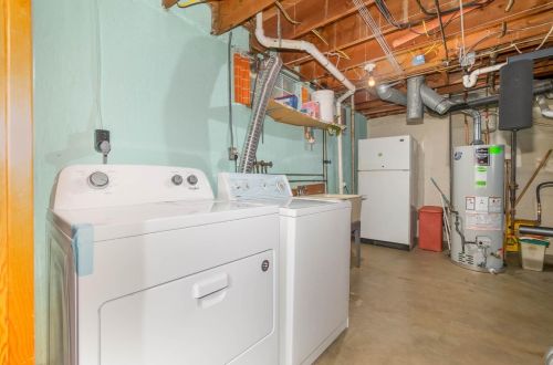 8974 Daly Rd, Cincinnati OH 45231-4637 exterior