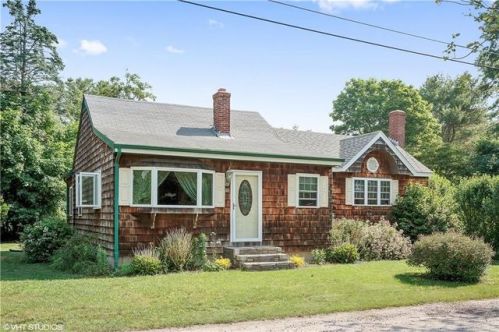 30 Lewis St, Charlestown, RI 02813-2330
