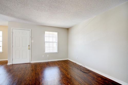 313 Queens Ct, Midlothian TX  76063-2433 exterior