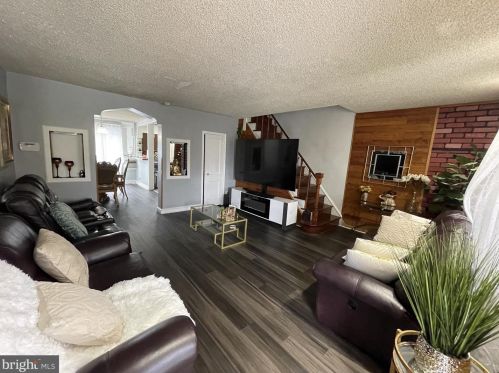 6278 Large St, Philadelphia, PA 19149-2704