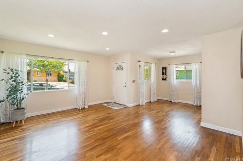 915 Vecino Dr, Glendora, CA 91740-4748