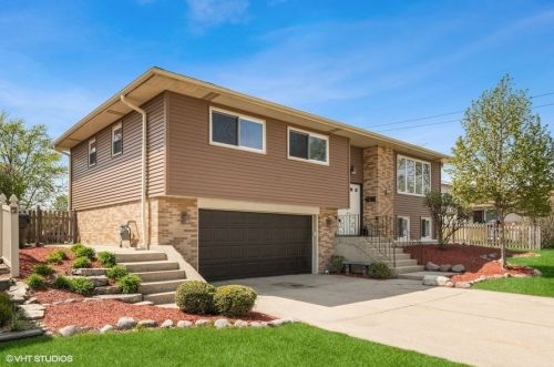 15136 Colina Ave, Oak Forest, IL 60452-1913
