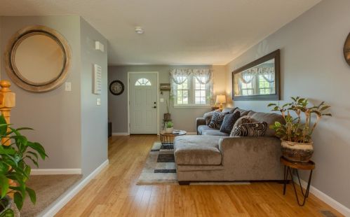 935 Fox Hollow Dr, Hudson NH  03051-4888 exterior