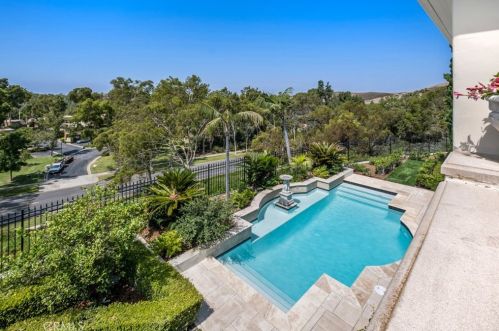 1 Charlotte, Irvine CA  92603-3448 exterior