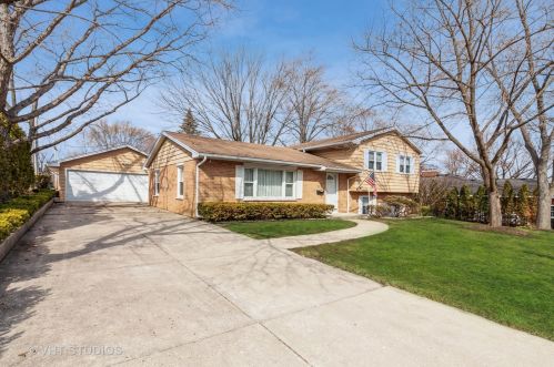 115 Hillside Rd, Naperville, IL 60540-6509