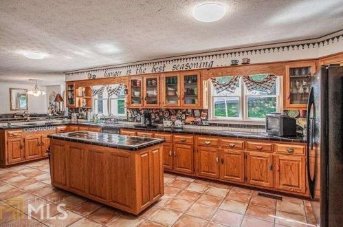 1131 Adams Rd, Bishop, GA 30621-1643