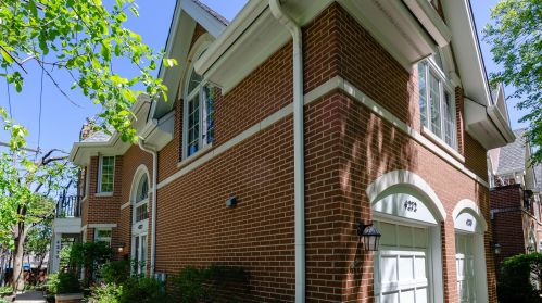 4272 Harrington Ln, Chicago, IL 60646-6038