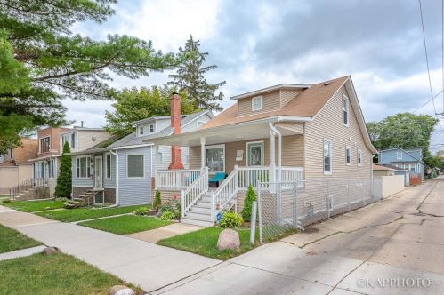 6343 Waveland Ave, Chicago, IL 60634-2434