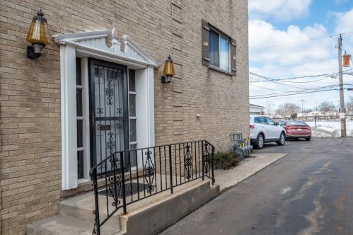 8448 Oak Ave, Niles IL  60714-1616 exterior