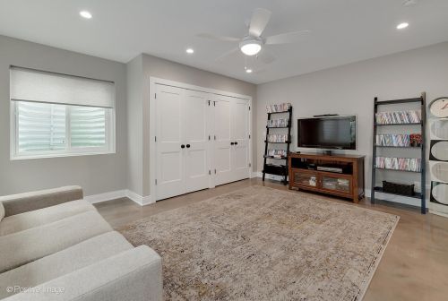 740 67th Pl, Willowbrook IL  60527-5307 exterior