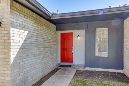 1732 Cricket Hollow Dr, Austin TX  78758-4274 exterior