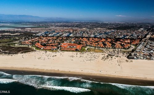 2105 Martinique Ln, Oxnard, CA 93035-3614