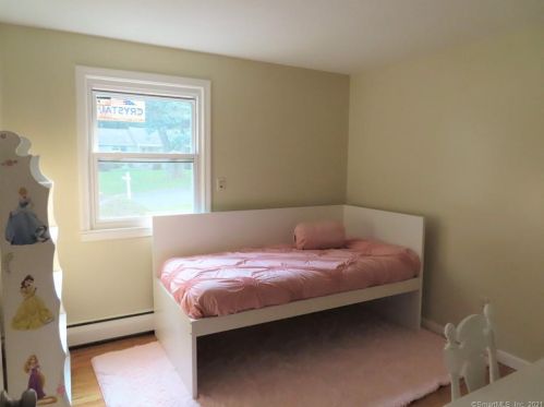 10 Summit Dr, Windsor CT  06095-3238 exterior