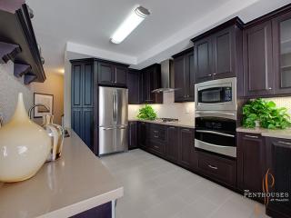 340 Hauser Blvd, Los Angeles CA  90036-5630 exterior