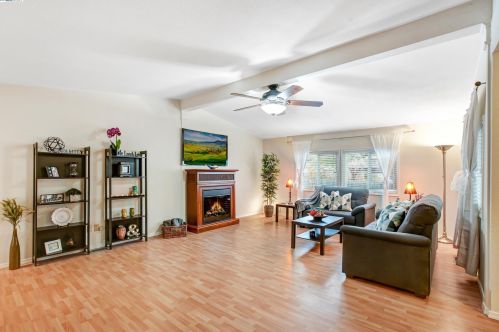 860 Spindrift Way, San Jose, CA 95134-1302