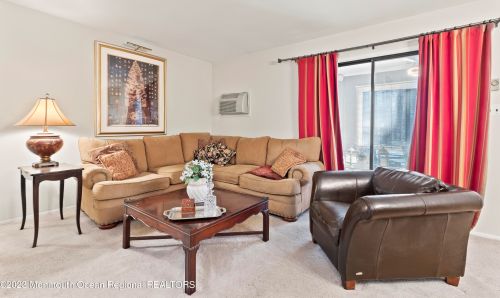 39 Lexington Ct, Tinton Falls NJ 07701-5472 exterior