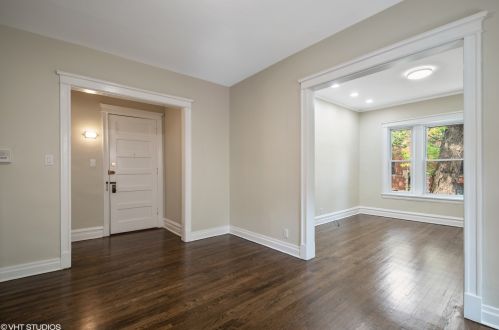 1341 Waveland Ave, Chicago, IL 60613-3726