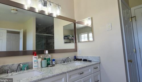 27 Scarlet Oak Dr, Princeton NJ  08540-4610 exterior