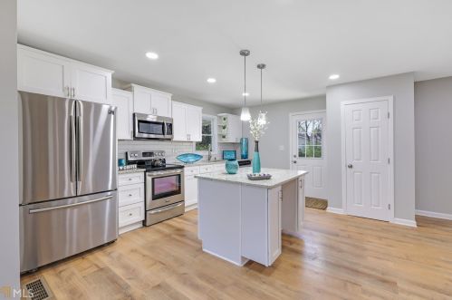 976 Pinehurst Dr, Smyrna GA  30080-4225 exterior